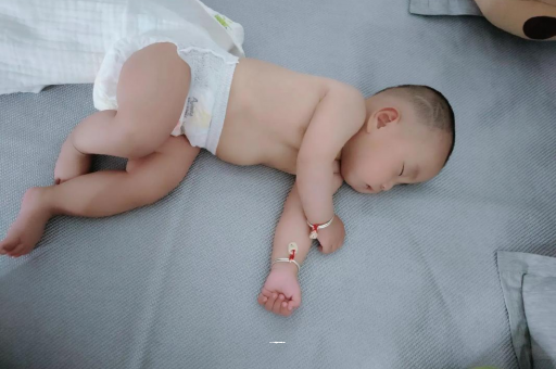 秦皇岛几个月宝宝会抬头